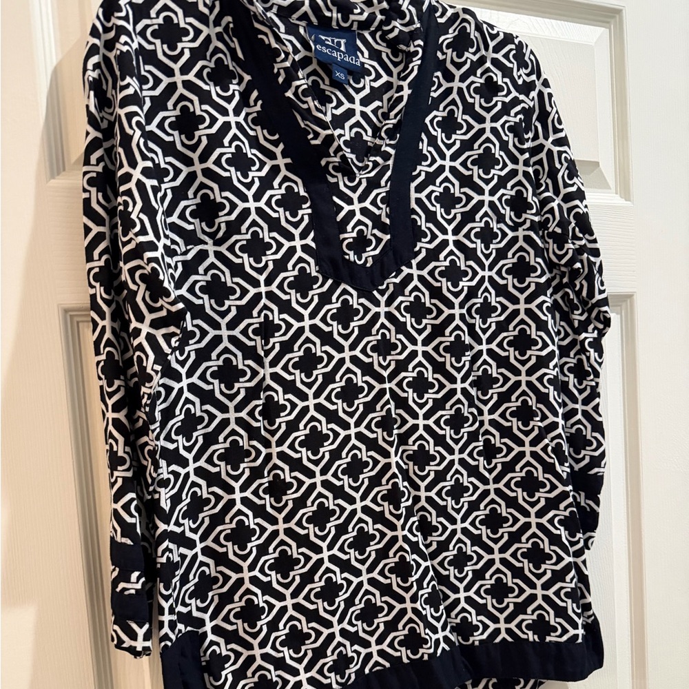 Escapada rayon tunic Black and White Patterned top xs